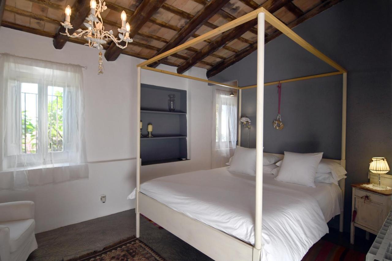 Bed and Breakfast Le Rondini Montrás Exterior foto